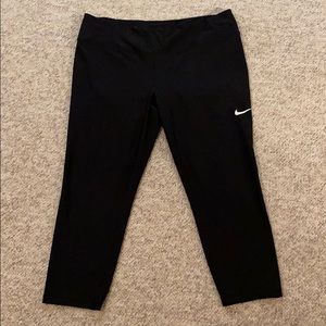 Nike Capri athletic leggings black XXL Dri-fit